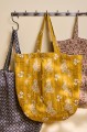 Duża pikowana torba Ib Laursen to praktyczny i stylowy dodatek na co dzień, dostępny w Ulica Ceramiczna & Home Design.