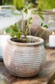 Wazon Margot Ib Laursen w kolorze terakoty z otworem Ø 17,5 cm – ręcznie wykonany, z organicznymi rowkami, skandynawski wazon ceramiczny | Ulica Ceramiczna&Home Design
