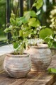 Wazon Margot Ib Laursen w kolorze terakoty z otworem Ø 17,5 cm – ręcznie wykonany, z organicznymi rowkami, skandynawski wazon ceramiczny | Ulica Ceramiczna&Home Design