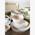 Kubek ceramiczny Madam Stoltz z biało-zieloną glazurą, ręcznie szkliwiony, 250 ml, bezpieczny do zmywarki i mikrofalówki. Minimalistyczny skandynawski styl. Dostępny w Ulica Ceramiczna & Home Design.