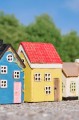 Ceramiczny domek na tealight inspirowany Nyhavn w Kopenhadze. Ręcznie wykonana dekoracja skandynawska dostępna w Ulica Ceramiczna.