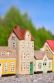 Ceramiczny domek inspirowany Nyhavn w Kopenhadze. Ręcznie wykonana skandynawska dekoracja dostępna w Ulica Ceramiczna.