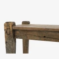Ławka z drewna z recyklingu Madam Stoltz w naturalnym kolorze, ręcznie wykonana w Indiach. Unikalny mebel inspirowany tradycyjnym designem – Ulica Ceramiczna