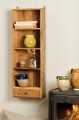 Półka ścienna Ib Laursen z drewna z recyklingu to unikatowy i naturalny dodatek do wnętrza, dostępny w Ulica Ceramiczna & Home Design.