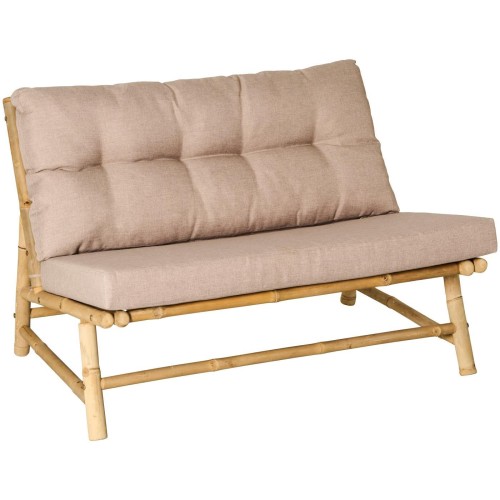 Bambusowa sofa wypoczynkowa Ib Laursen z kolorowymi poduszkami to naturalny i wygodny mebel do salonu lub na taras. Dostępna w Ulica Ceramiczna & Home Design.