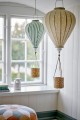 Balon dekoracyjny Pomp Bloomingville MINI w zielone paski to urocza ozdoba do pokoju dziecka dostępna w Ulica Ceramiczna & Home Design.