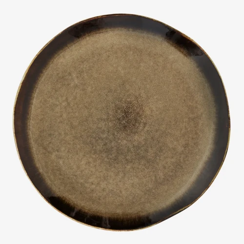 Talerz obiadowy Madam Stoltz 27 cm w cynamonowym kolorze to stylowy element zastawy, dostępny w Ulica Ceramiczna & Home Design.