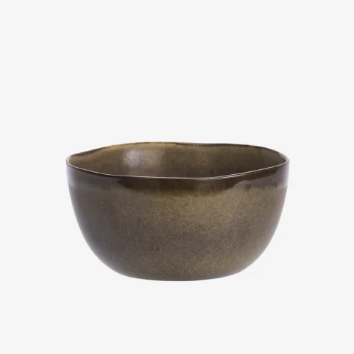 Miska ceramiczna Madam Stoltz 18 cm w cynamonowym kolorze to stylowy i funkcjonalny element zastawy, dostępny w Ulica Ceramiczna & Home Design.