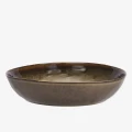 Miska ceramiczna Madam Stoltz 27,5 cm w cynamonowym kolorze to stylowy element do serwowania potraw, dostępny w Ulica Ceramiczna & Home Design.
