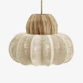 Lampa sufitowa Madam Stoltz z bawełnianego sznura i trawy morskiej to naturalny i stylowy element oświetlenia, dostępny w Ulica Ceramiczna & Home Design.