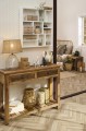 Półka ścienna Ib Laursen z drewna z recyklingu to stylowy i funkcjonalny dodatek do wnętrza, dostępny w Ulica Ceramiczna & Home Design.
