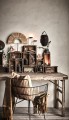 Stół Affari of Sweden z drewna z recyklingu to unikatowy i naturalny mebel z historią, dostępny w Ulica Ceramiczna & Home Design.