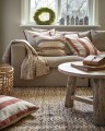 Stolik kawowy Affari of Sweden Riko z drewna z recyklingu to naturalny i unikatowy mebel do salonu, dostępny w Ulica Ceramiczna & Home Design.