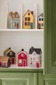 Ib Laursen - Domek ceramiczny na tealight żółty Nyhavn niebieski drzwi dostępny w Ulica Ceramiczna & Home Design
