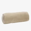 Poduszka wałek Madam Stoltz 20x50 cm z bawełnianego aksamitu w kolorze taupe, z miękkim wypełnieniem w komplecie.