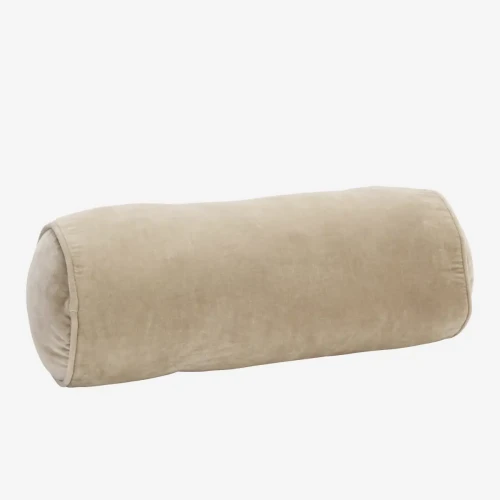 Poduszka wałek Madam Stoltz 20x50 cm z bawełnianego aksamitu w kolorze taupe, z miękkim wypełnieniem w komplecie.
