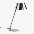 Madam Stoltz – metalowa lampa stołowa w stalowym kolorze o wysokości 48 cm.