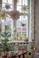 Bloomingville – brązowa papierowa gwiazda Elijas z oświetleniem LED o średnicy 50 cm.