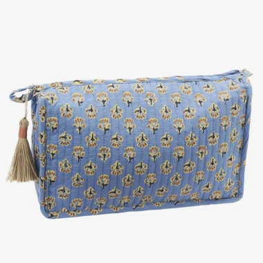Madam Stoltz – Pikowana kosmetyczka bawełniana boho w kwiaty przykurzony niebieski 30 × 9 × 20 cm