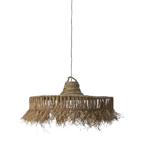 Duża lampa STINA Affari of Sweden Ø70 cm – pleciona trawa morska i swobodnie opadające włókna nadają jej wyjątkowy, naturalny charakter.